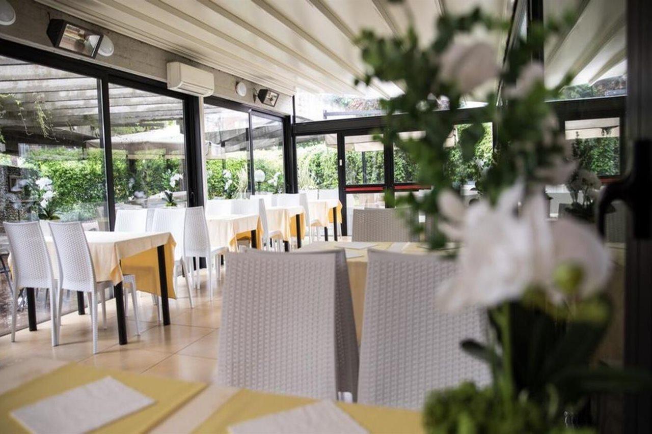 Ih Hotels Milano Eur - Trezzano Sul Naviglio Exteriör bild