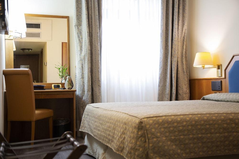 Ih Hotels Milano Eur - Trezzano Sul Naviglio Exteriör bild