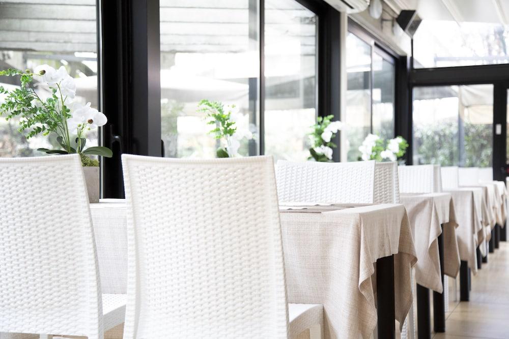 Ih Hotels Milano Eur - Trezzano Sul Naviglio Exteriör bild