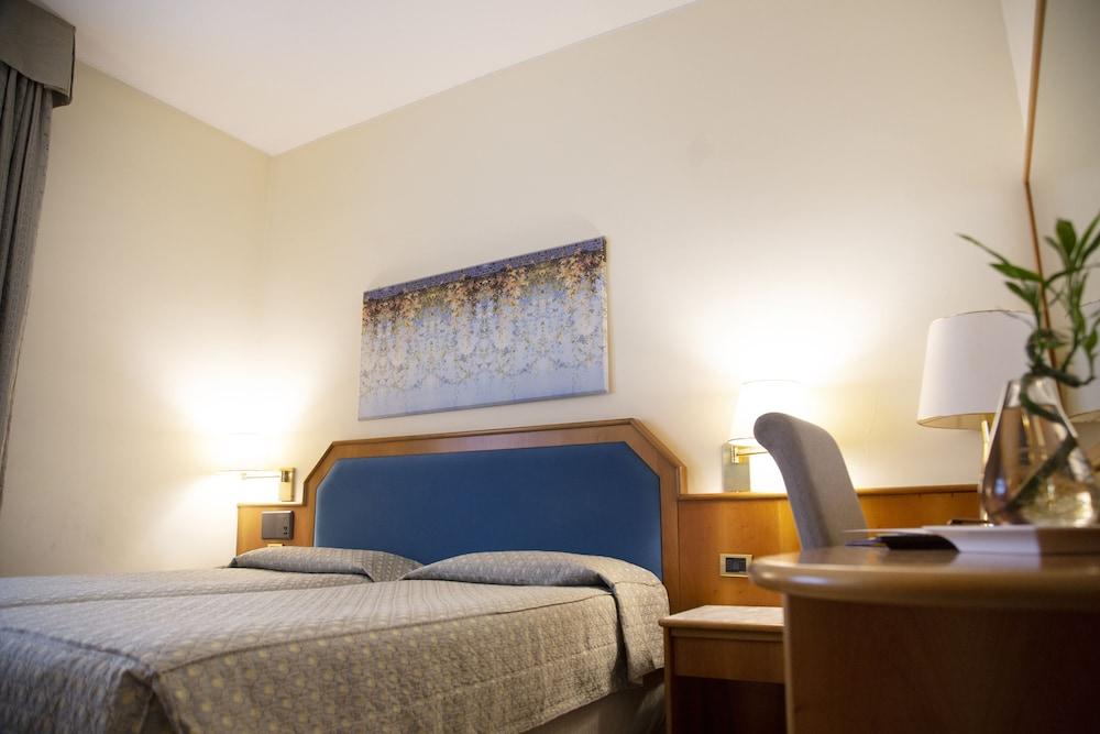 Ih Hotels Milano Eur - Trezzano Sul Naviglio Exteriör bild