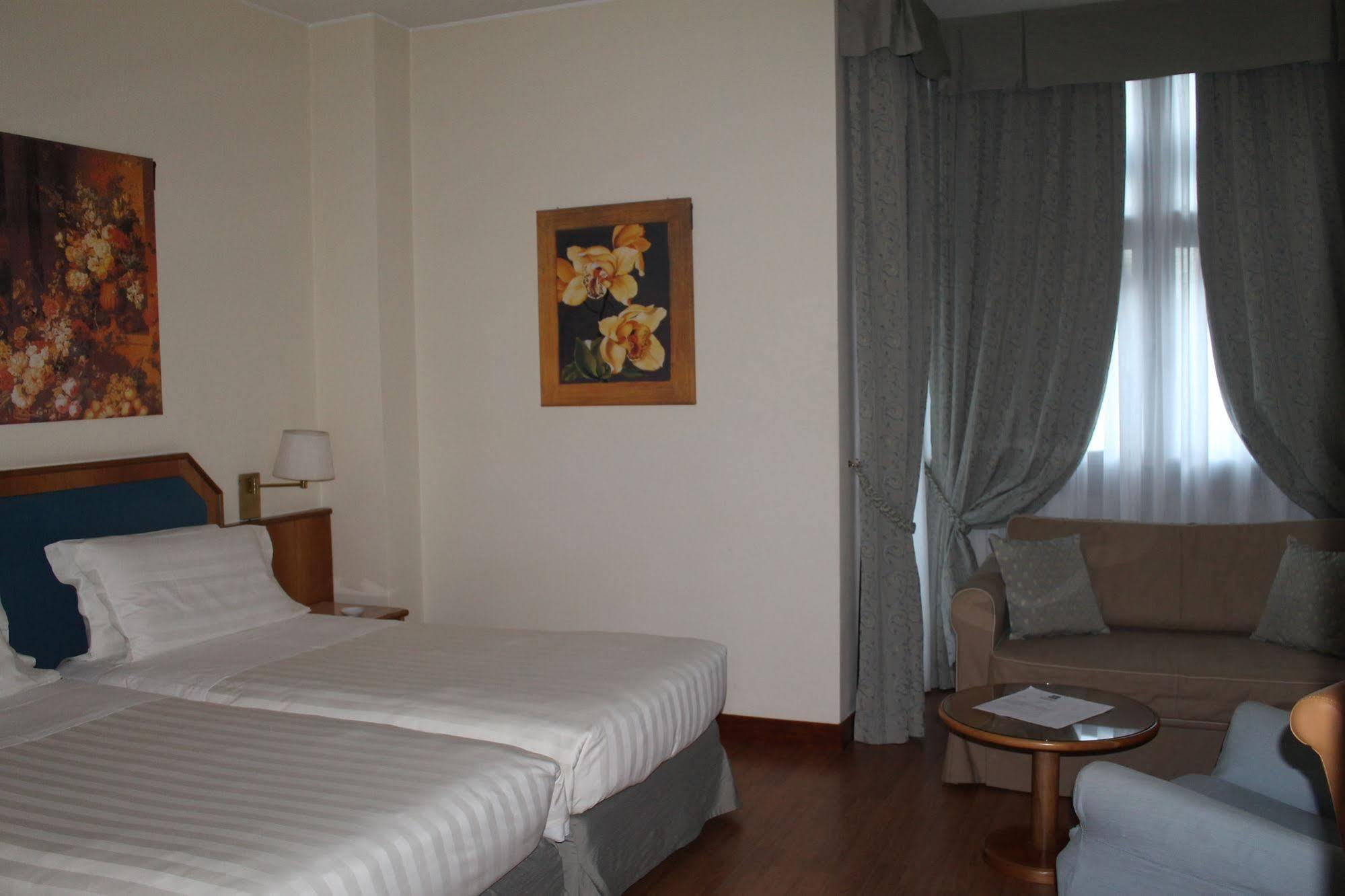 Ih Hotels Milano Eur - Trezzano Sul Naviglio Exteriör bild