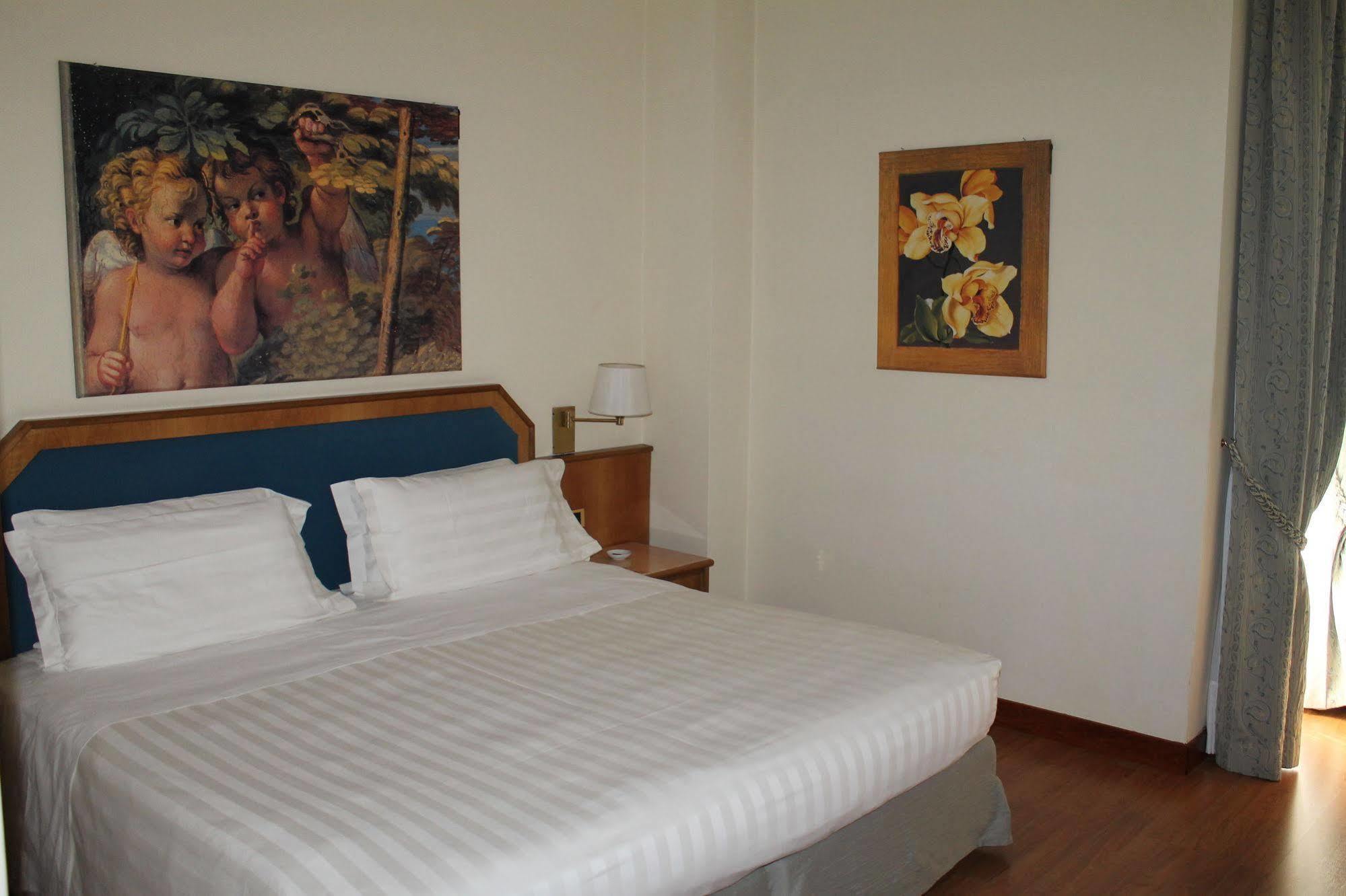 Ih Hotels Milano Eur - Trezzano Sul Naviglio Exteriör bild